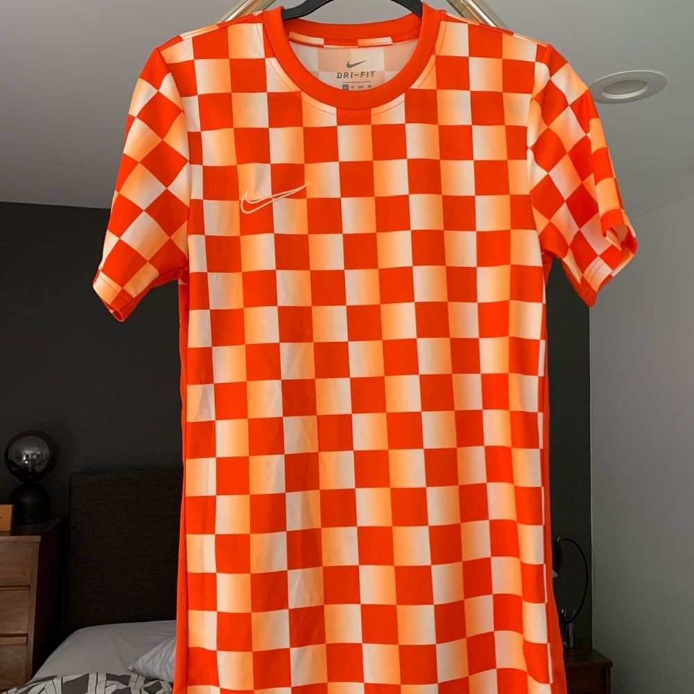 Nike dry fit tee shirt